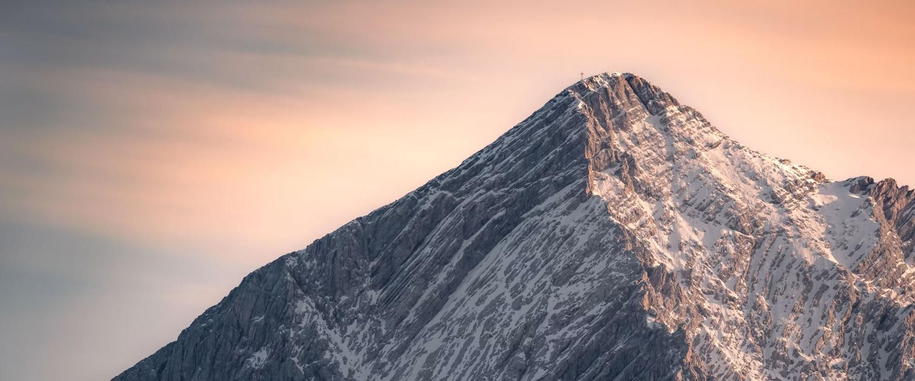 Die Alpspitze im ersten Morgenlicht