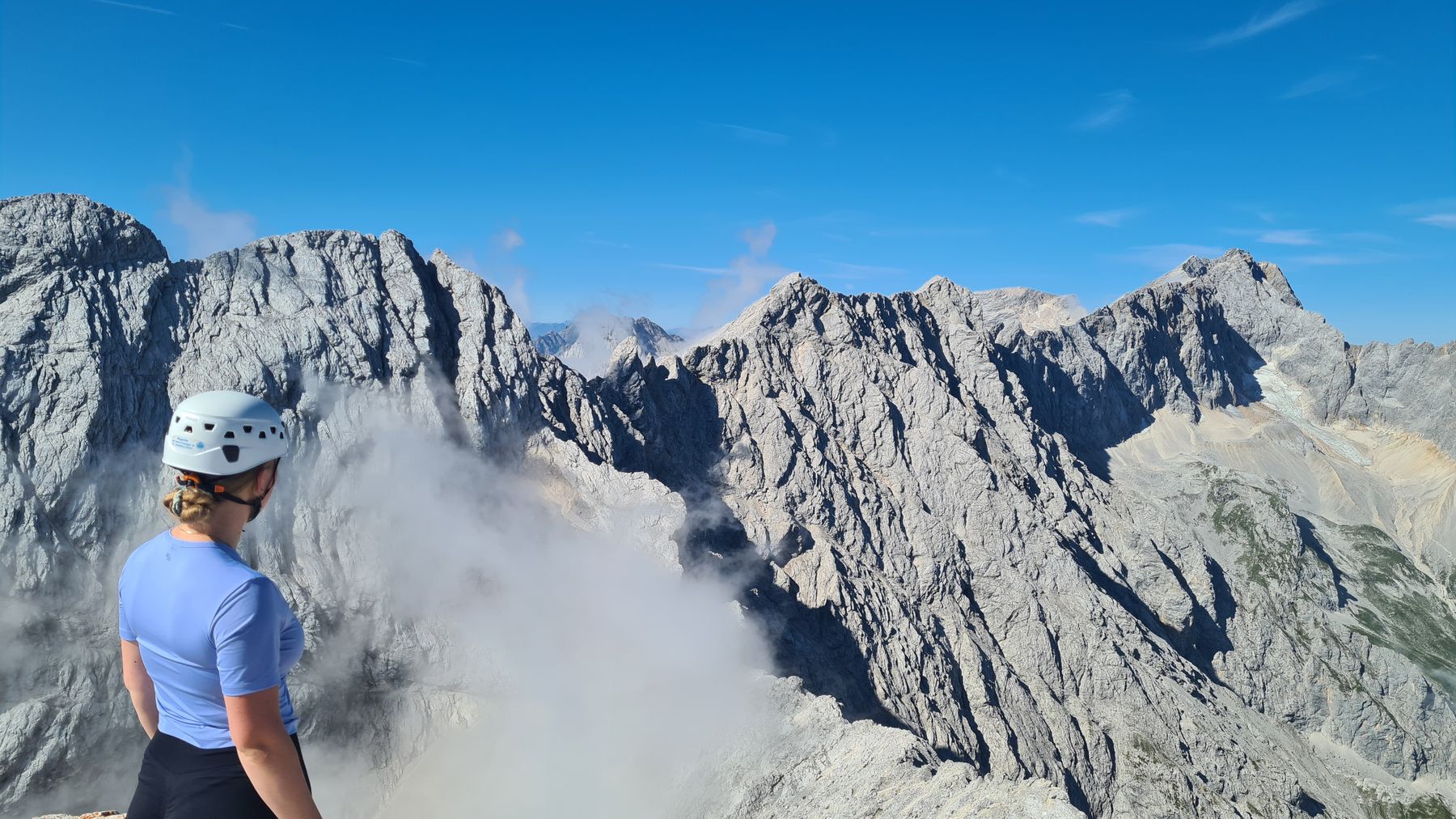 Blick auf einen Zackengrat im Wettersteingebirge
